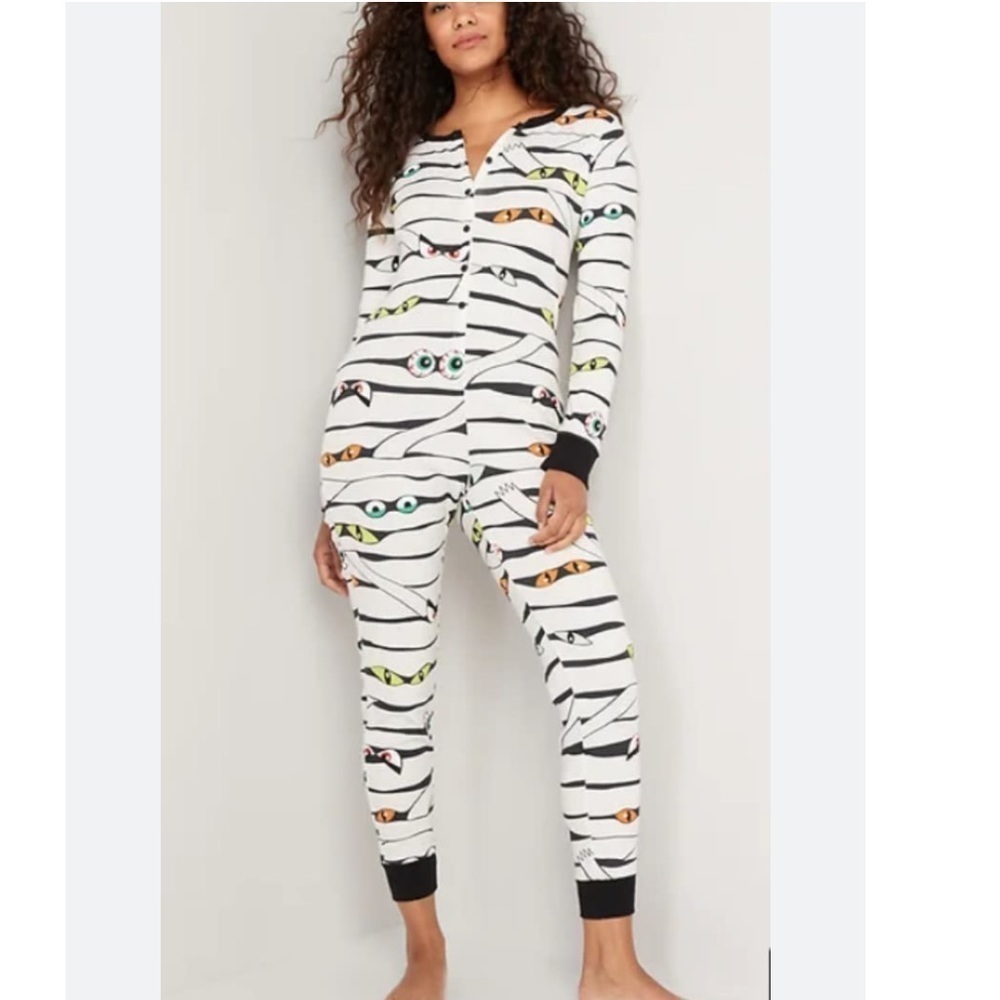 NWOT Old Navy “Eye Want My Mummy” Button Front Jogger Style XL Halloween Onesie